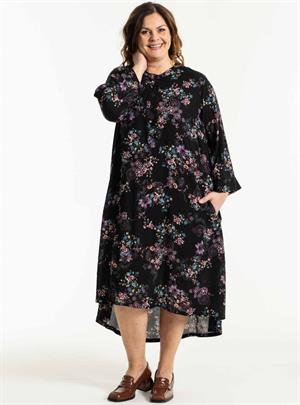 Gozzip - Annica Kjole, Sort med blomster, L-50/52